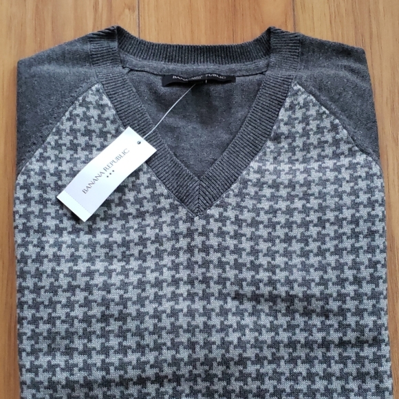 Banana Republic Other - Banana Republic Houndstooth Raglan V-Neck Sweater